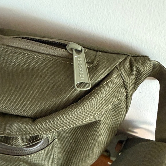 Herschel Supply Company Pop Quiz Olive Belt Bag - Picture 4 of 7